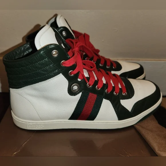 Gucci Hi-top leather sneakers with matching belt set. Size 100/40